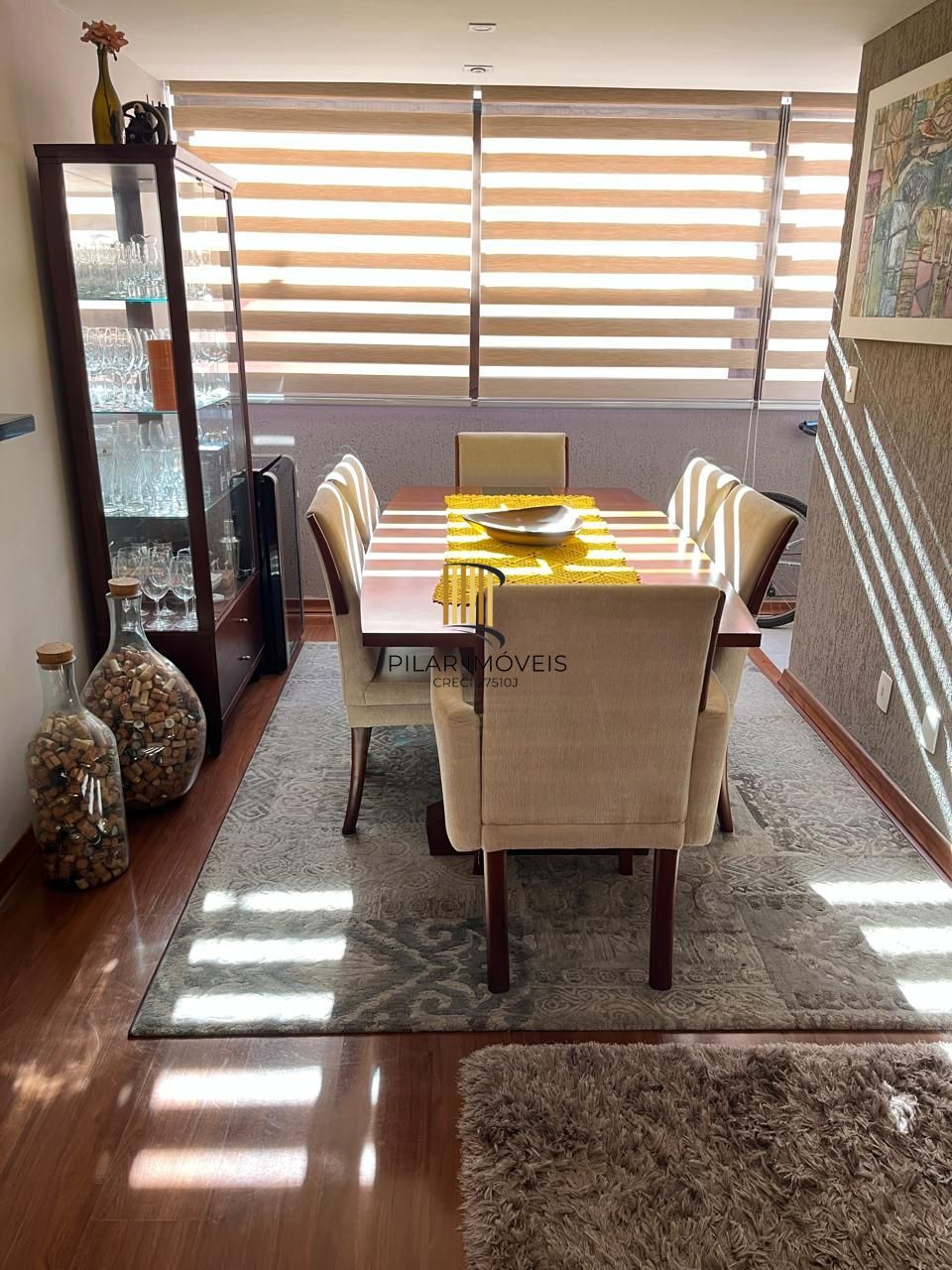 Excelente apartamento, BOX duplo, Cidade Baixa, 3D, 1 suite, semimobiliado, sala de jantar e 2 salas de estar, lareira e churrasqueira. 2 banheiros.