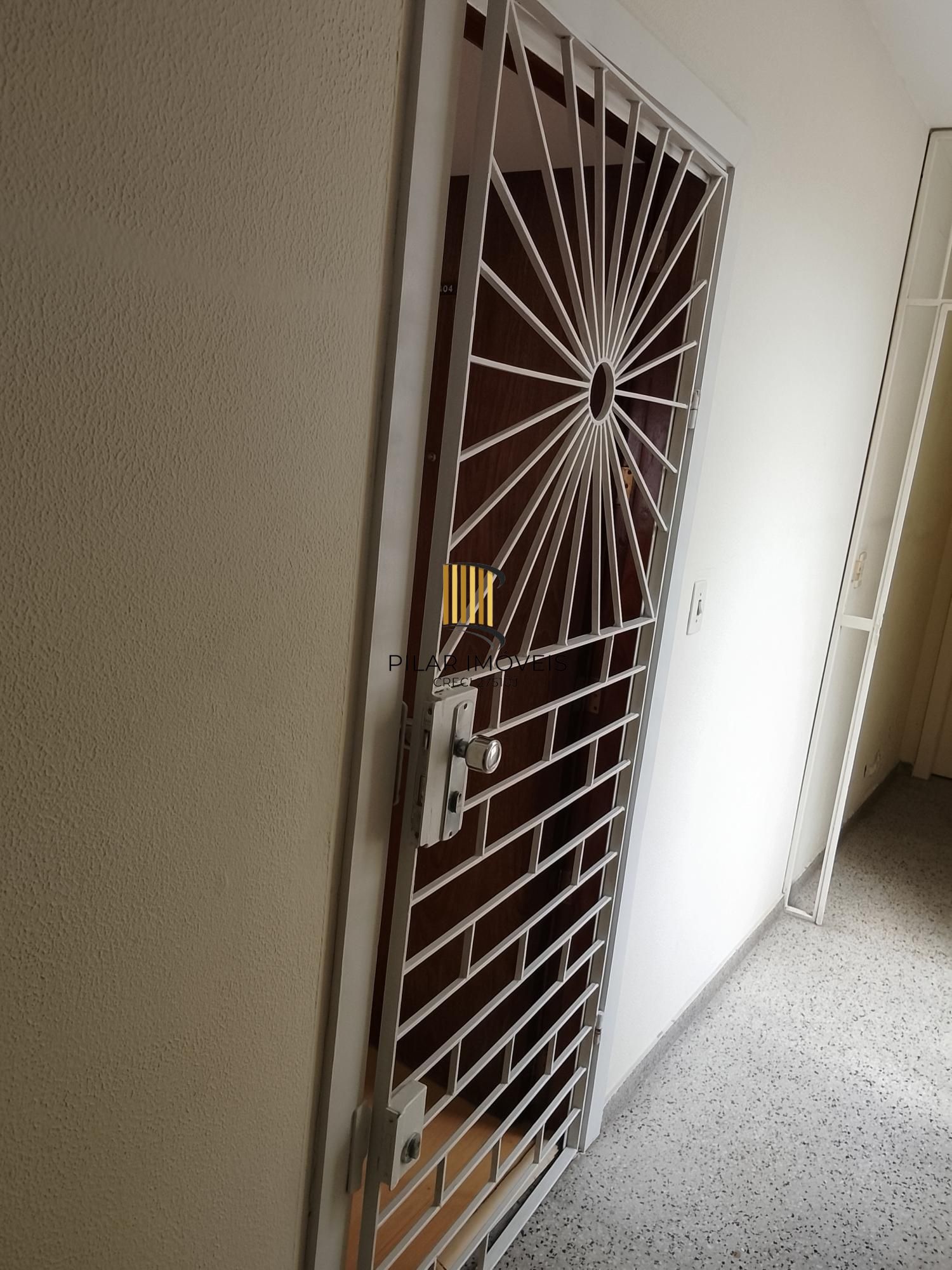 Excelente apto Lateral. 1D, sala, coz, área de serv. banh. Preço Atrativo!