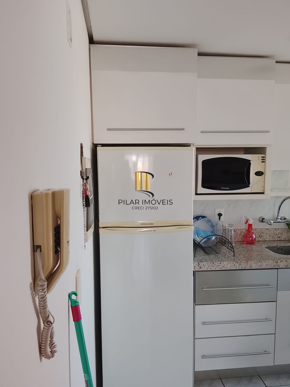 Excelente Apartamento 3D, transformado em 2D, closet mobiliado c/ vaga - Cidade Baixa - Preço Atrativo