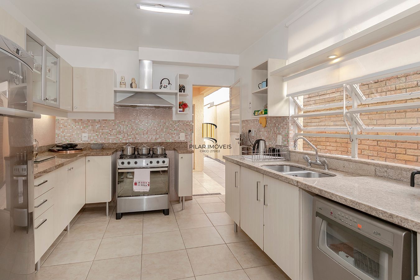 Bela residência,mobiliada e ampla com 222 M2 à venda com EXCLUSIVIDADE !