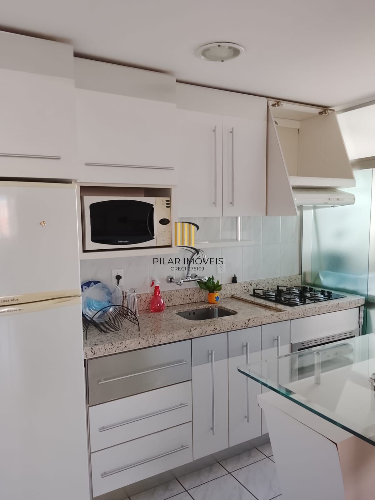 Excelente Apartamento 3D, transformado em 2D, closet mobiliado c/ vaga - Cidade Baixa - Preço Atrativo