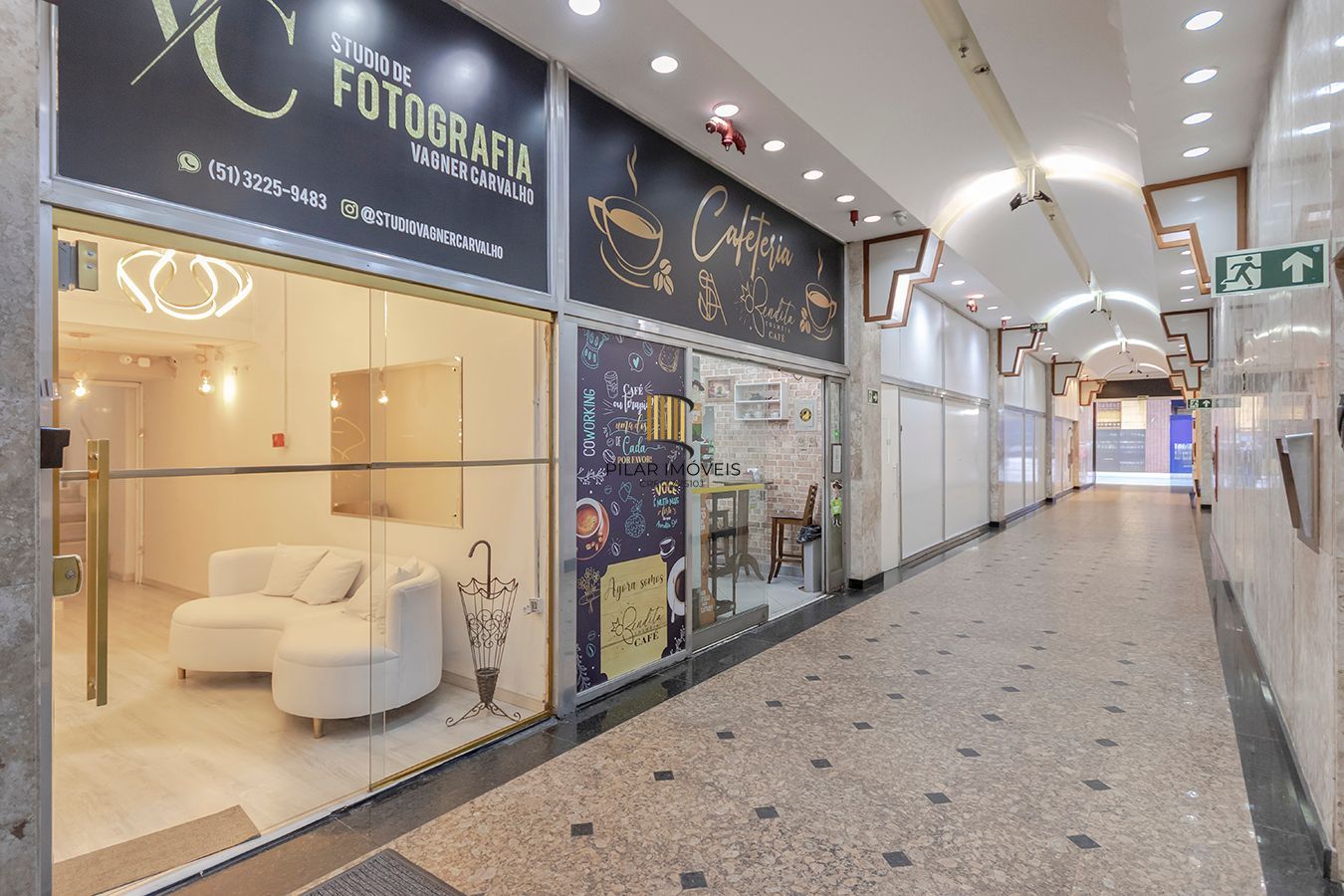 Conjunto Comercial, meio andar inteiro com várias salas e salão!