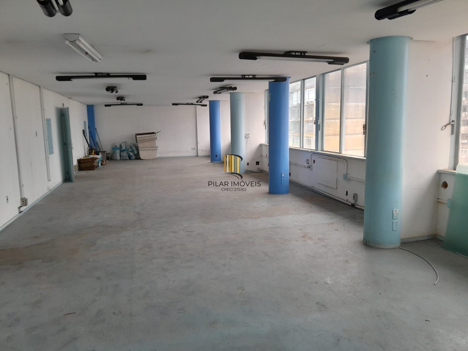 Salas com  meio andar,para empresas ou órgãos públicos com 262,41m2 ,Centro