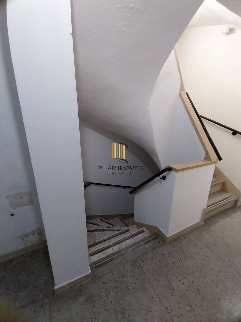 JK na Cidade Baixa, 2 piso, elevador, Preço atrativo.