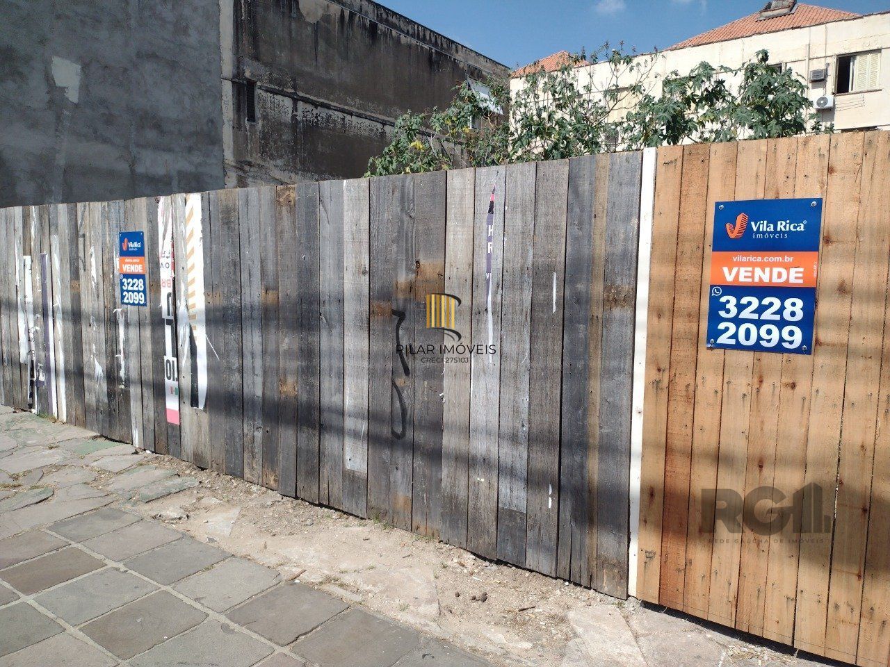 Compre terreno na Av Bento Gonçalves, 20,24 X 24M2,Bairro Partenon - Pilar Imóveis