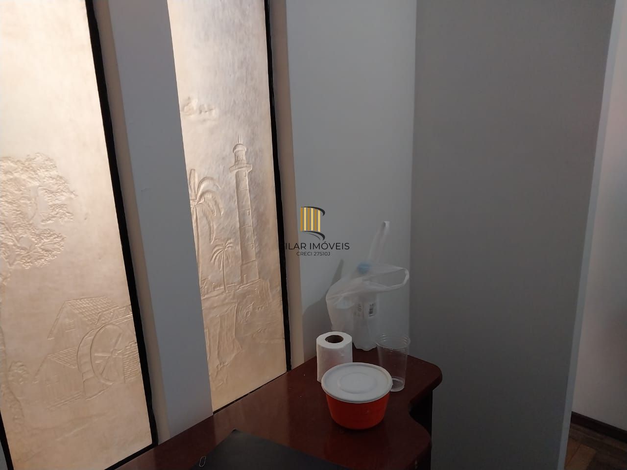 Oportunidade, partamento 1 dorm. demais peças, Trav. do Carmo.