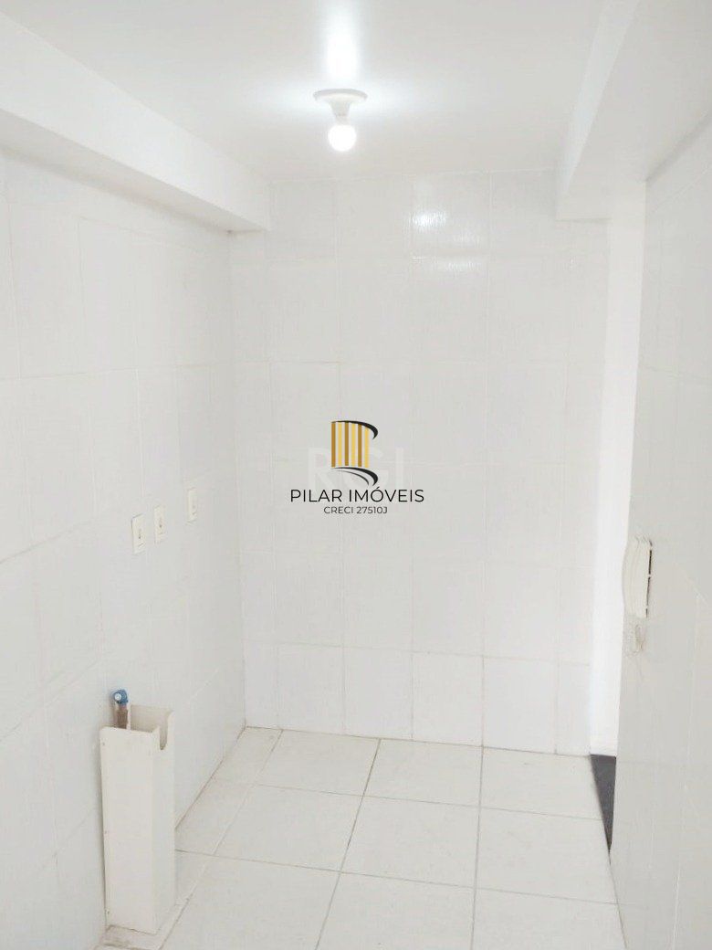 Apartamento com 3 dormitórios, com sacada, no bairro Santos Dumont em São Leopoldo. Condomínio com infra completa, incluindo piscinas adulto e infantil, segurança e portaria 24h.
