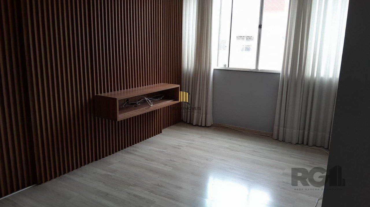 Apartamento semi- mobiliado 02 dormitórios, 01 suíte,andar alto,na Cidade Baixa
