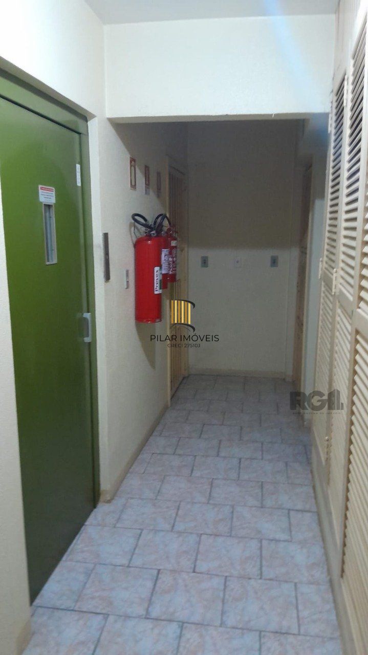 Ótimo Jk,totalmente reformado,desocupado,prédio com elevador,na Cidade Baixa