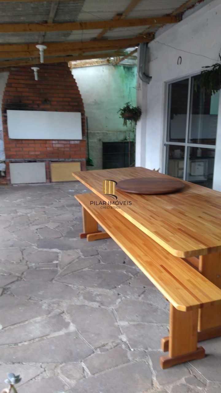 Casa para Venda - 300m², 3 dormitórios, 2 vagas - Nonoai