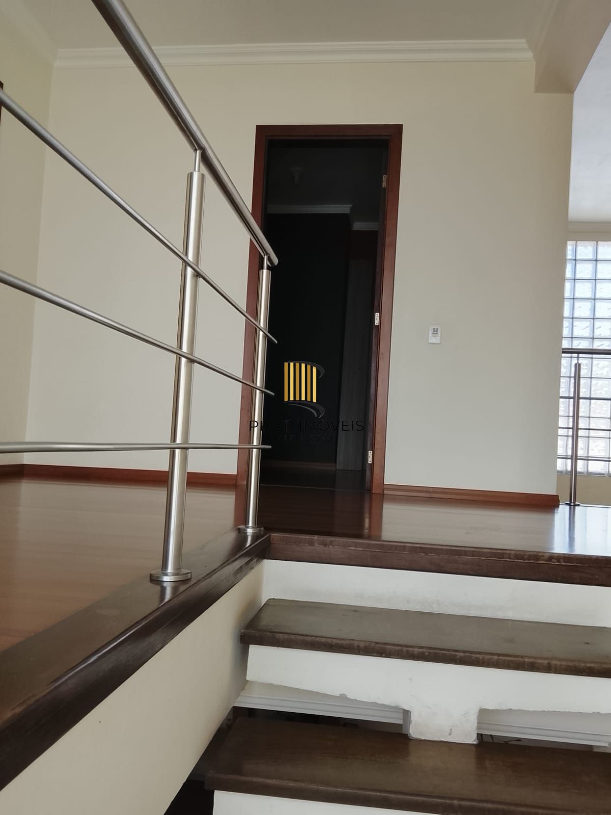 CASA / SOBRADO 5D e 10 vagas 3 Banheiros - Pátio enorme c/ Jacuzi e Pergolado - Living 3 ambientes - Sta Teresa