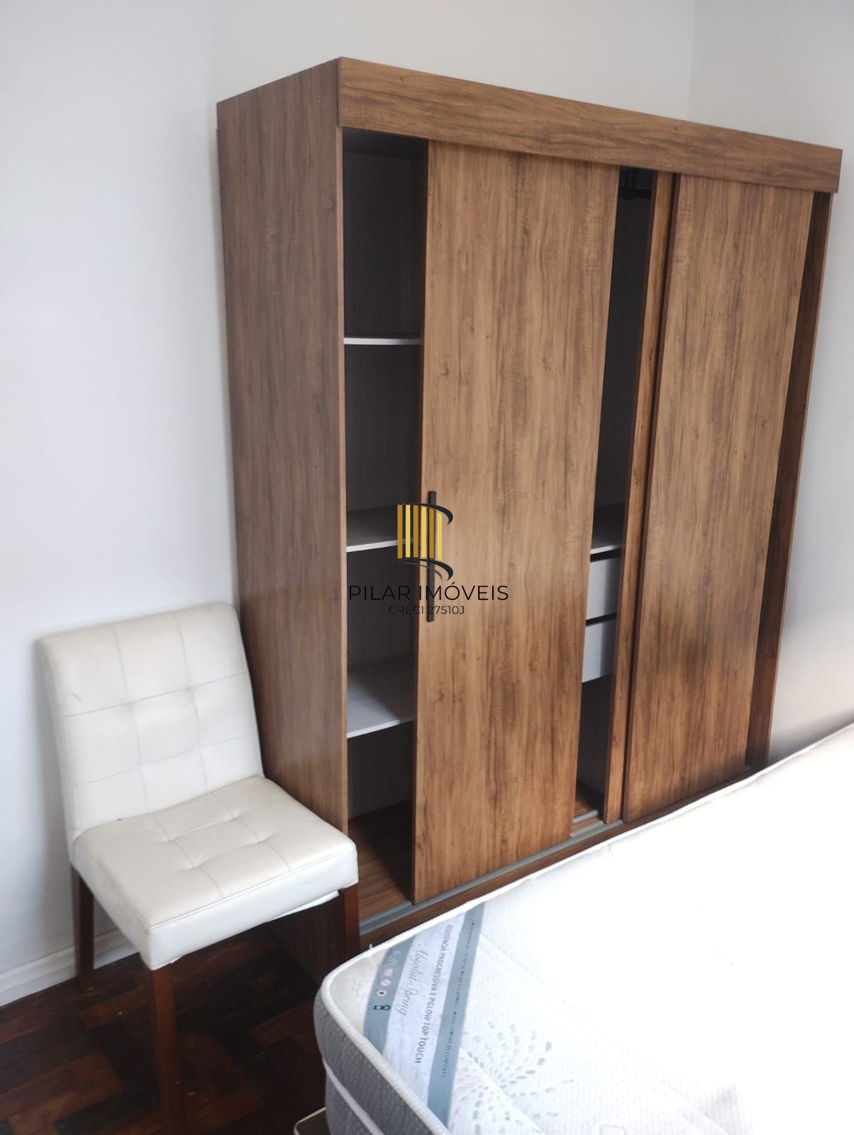 Compre 1 quarto, próximo Protásio Alves,com box rotativo
