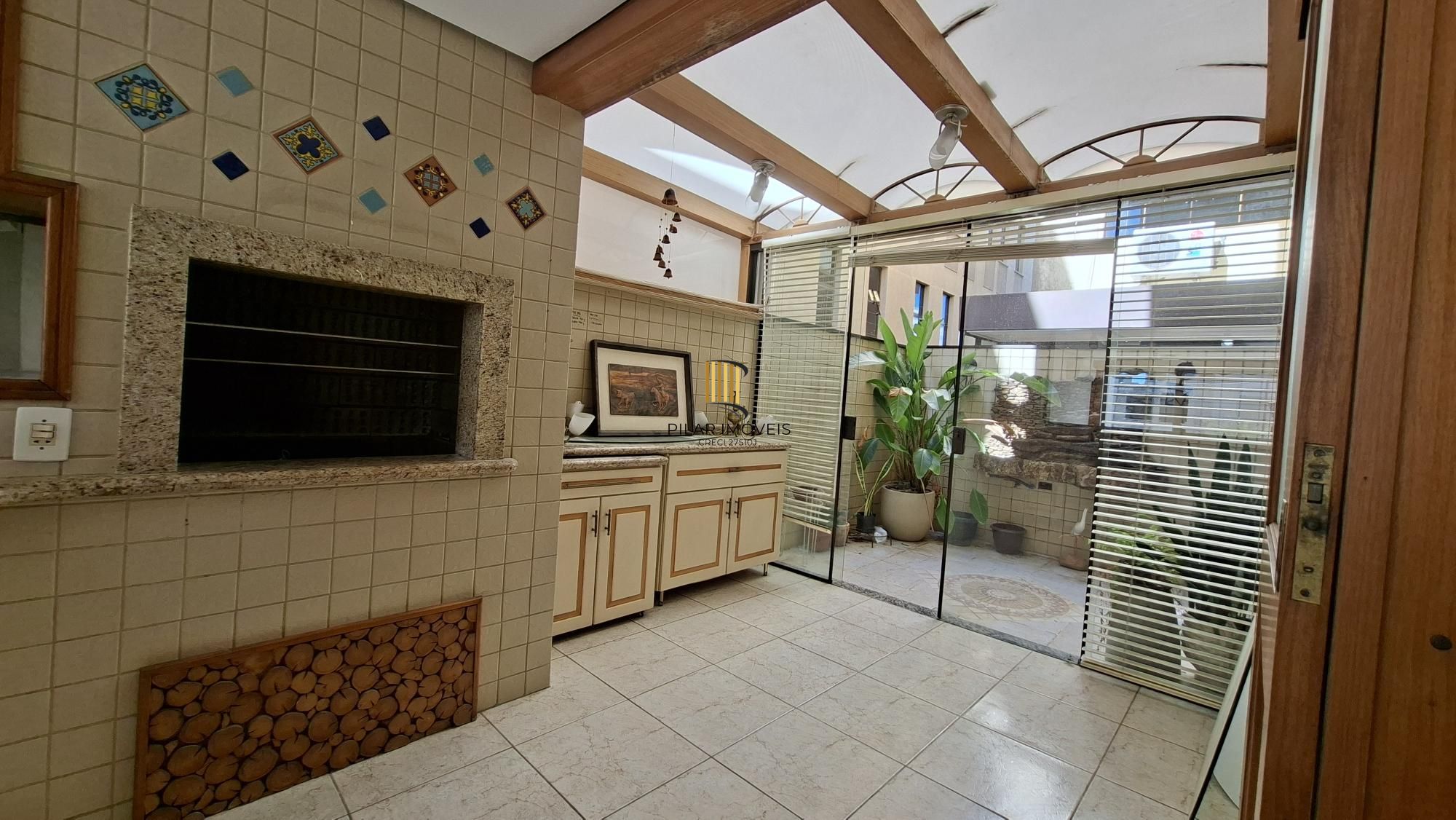 Apartamento com sacada e suite