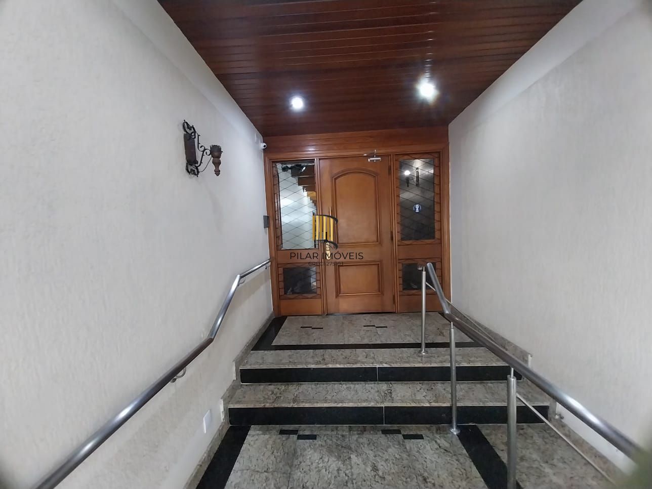 Oportunidade Excelente Apartamento 1D Mobiliado 2 piso com elevador Cidade Baixa.