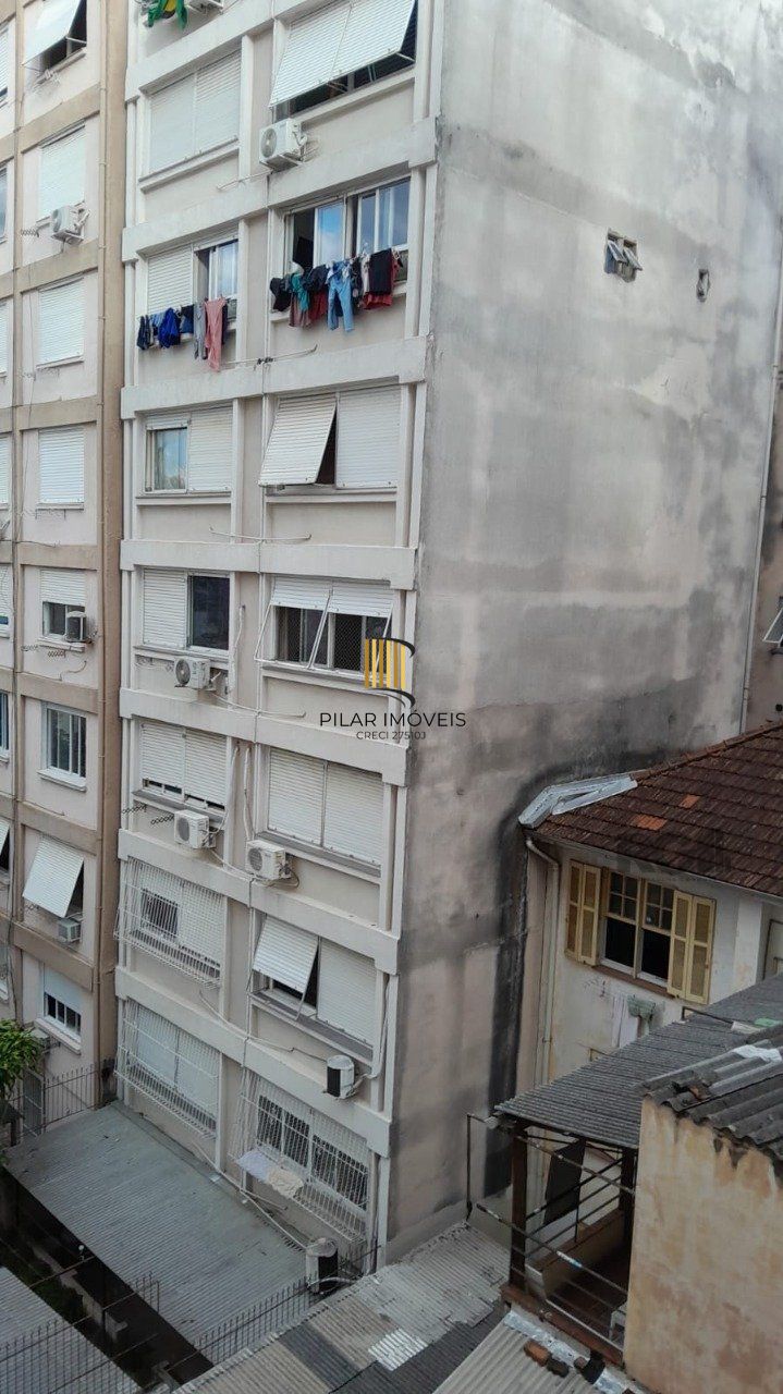 Compre 1 quarto,desocupado,próximo a Rua Lima e Silva e Supermercado Zaffari