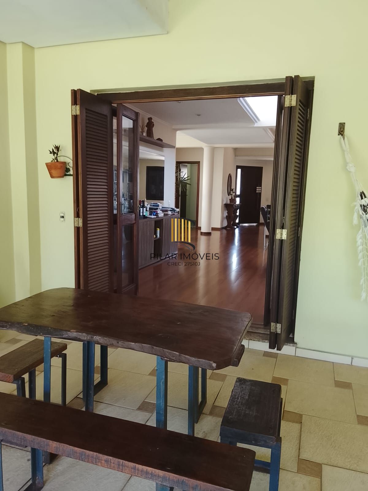 CASA / SOBRADO 5D e 10 vagas 3 Banheiros - Pátio enorme c/ Jacuzi e Pergolado - Living 3 ambientes - Sta Teresa