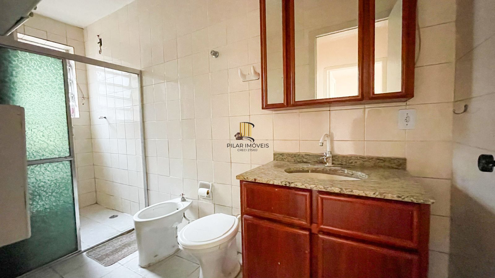 Localização e Oportunidade, apart. 2 Dorm. 2 Banh. Área de serv. Dep. ou outro quarto.