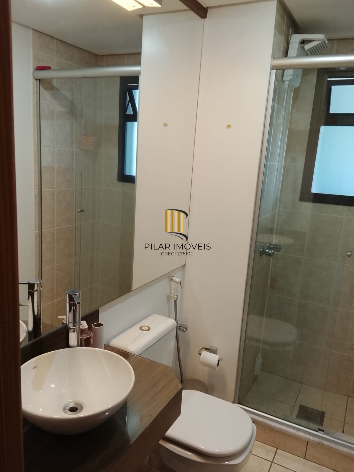 Excelente Apartamento 3D, transformado em 2D, closet mobiliado c/ vaga - Cidade Baixa - Preço Atrativo