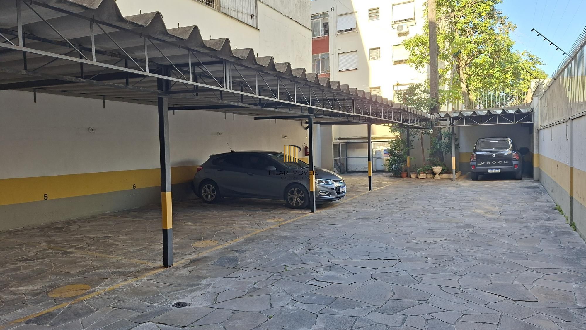 Apartamento com sacada e suite