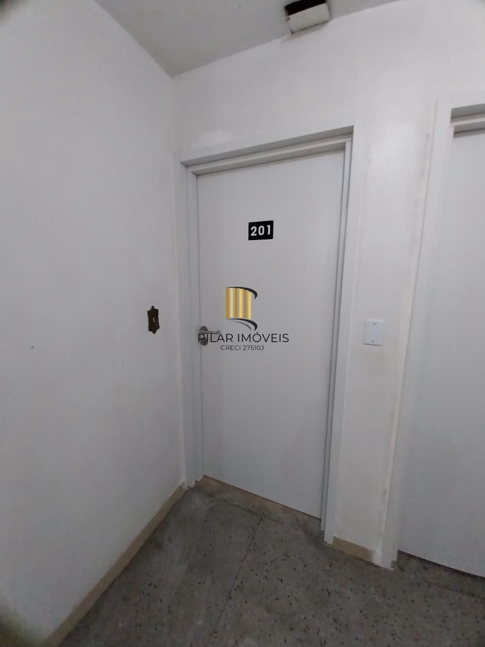 JK na Cidade Baixa, 2 piso, elevador, Preço atrativo.