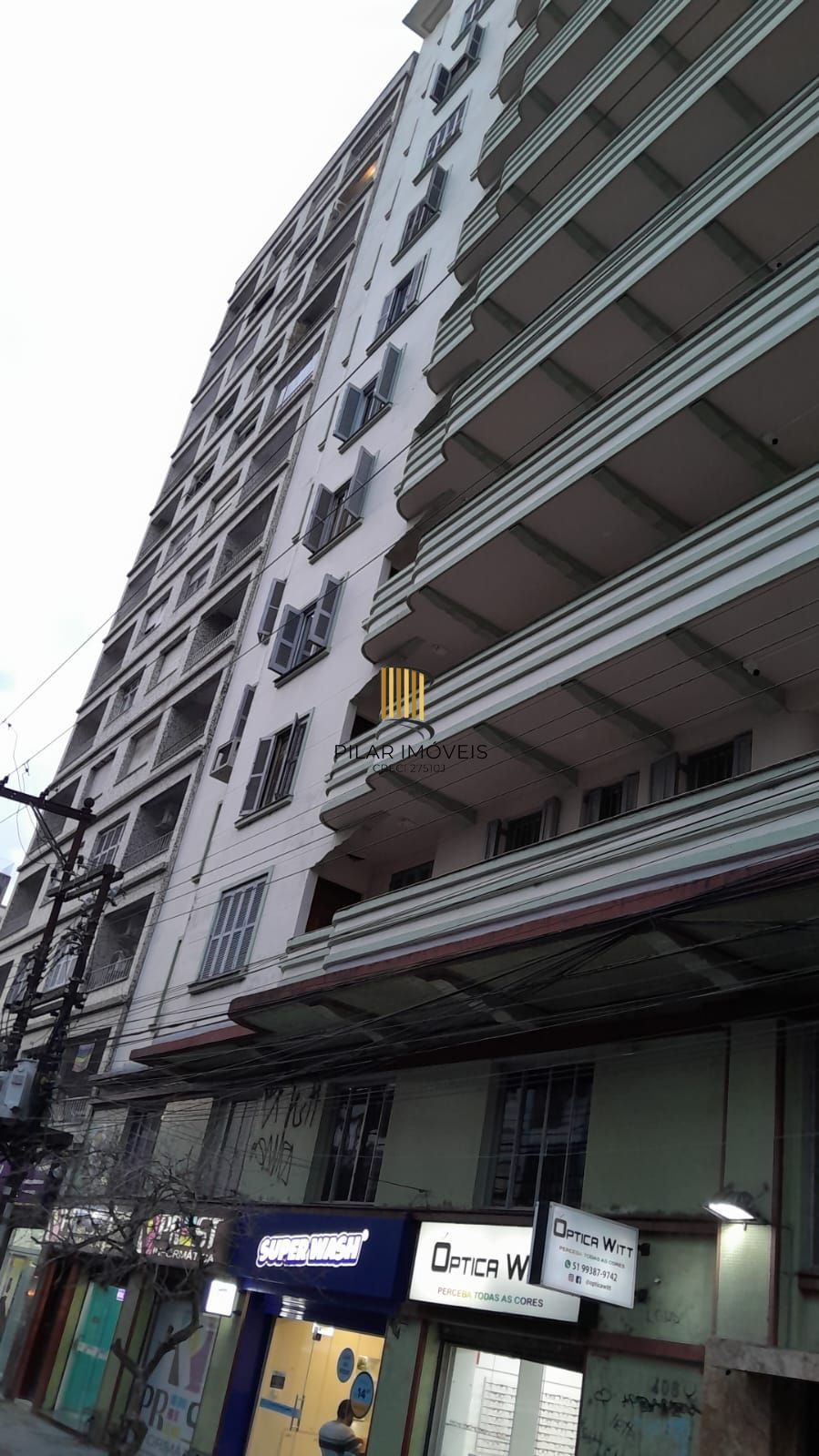 Excelente e amplo apartamento 2D desocupado na Cidade Baixa, Porto Alegre, Preço Atrativo.