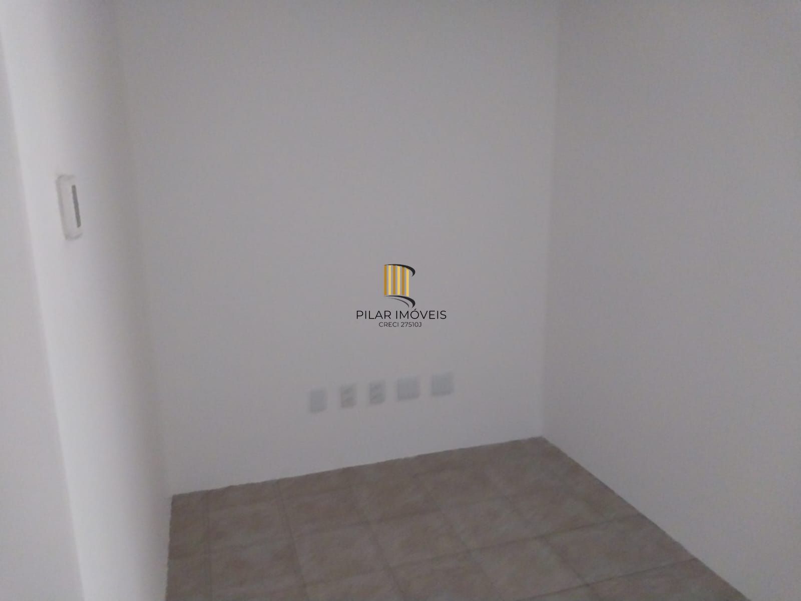 Excelente Conjunto Comercial com BOX, Zona dos Tribunais.