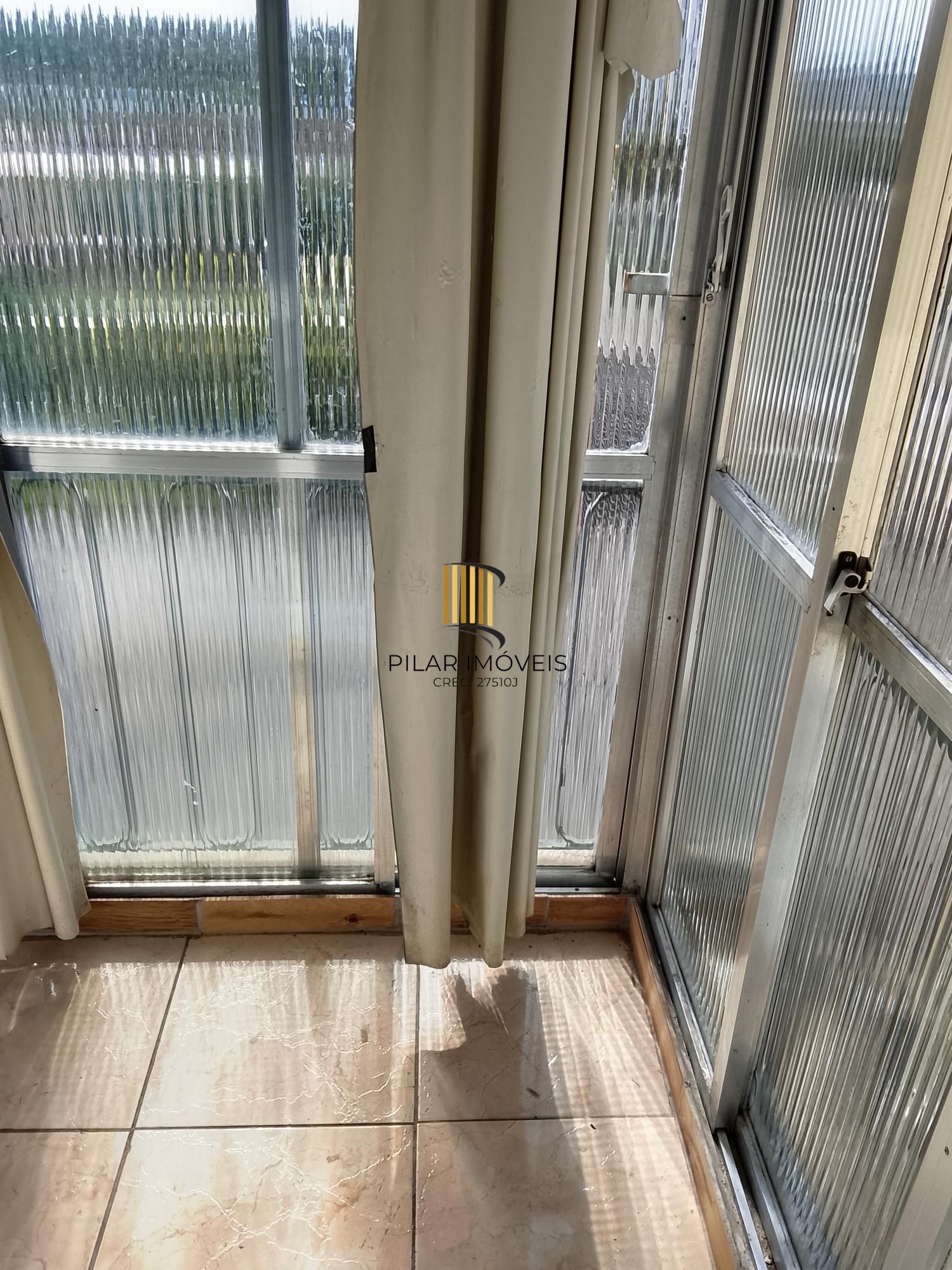 Ótimo apartamento 1D, desocupado na Medianeira, preço atrativo.