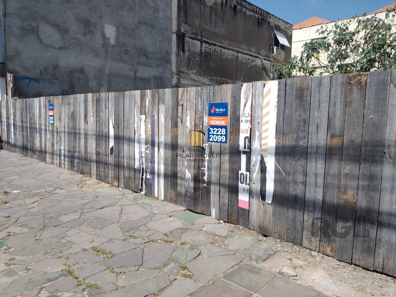 Compre terreno na Av Bento Gonçalves, 20,24 X 24M2,Bairro Partenon