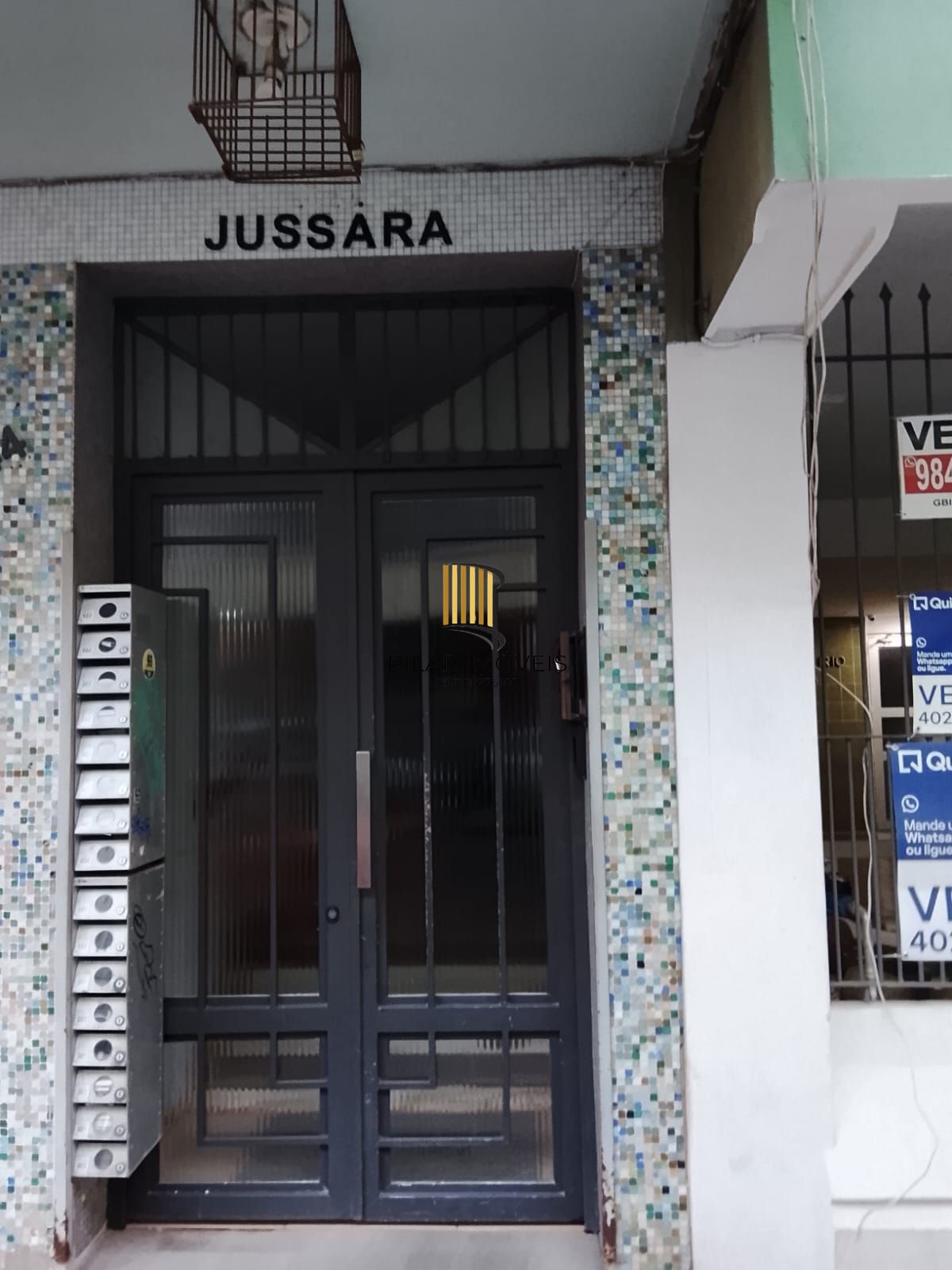 JK / Kitnet AMPLO Cidade Baixa - 1 lance de escada Preço atrativo