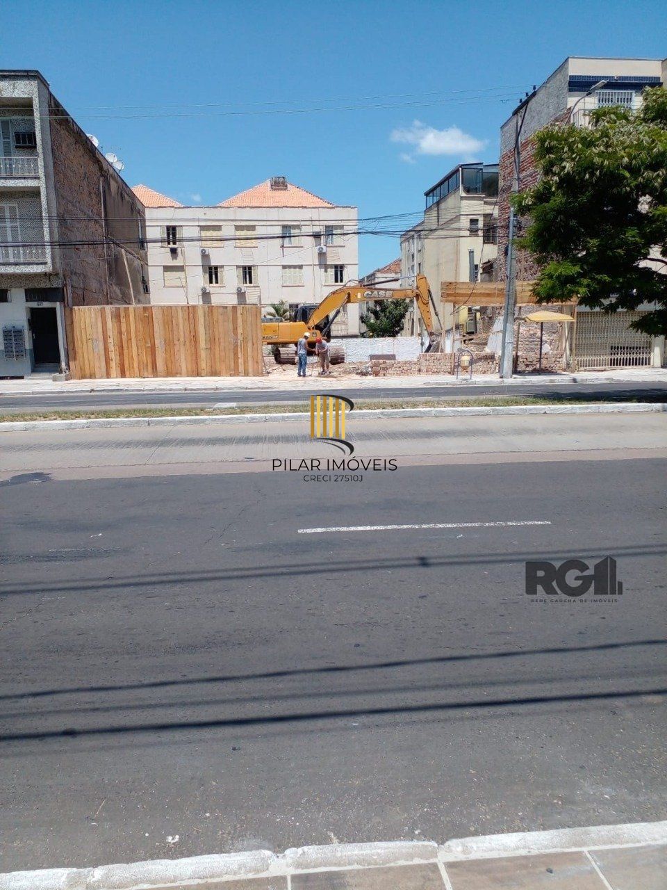 Compre terreno na Av Bento Gonçalves, 20,24 X 24M2,Bairro Partenon