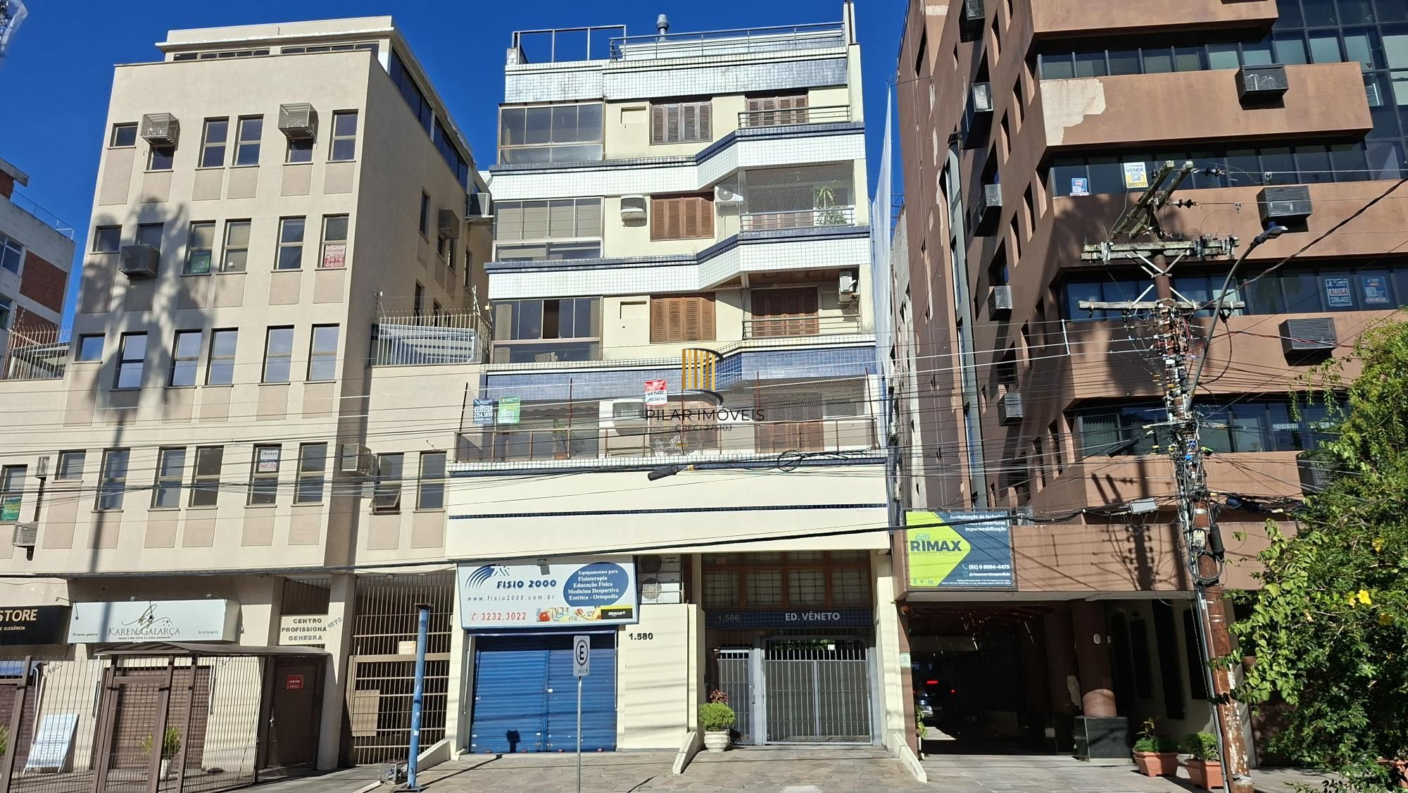 Apartamento com sacada e suite