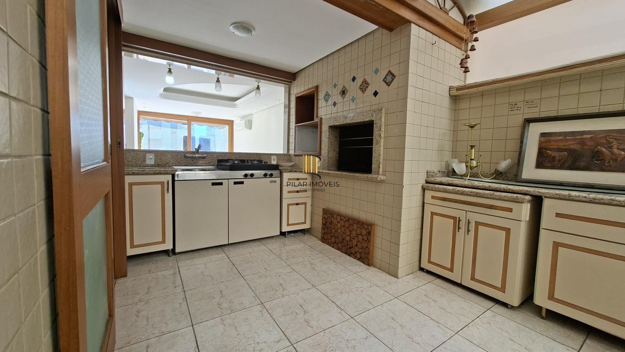 Apartamento com sacada e suite