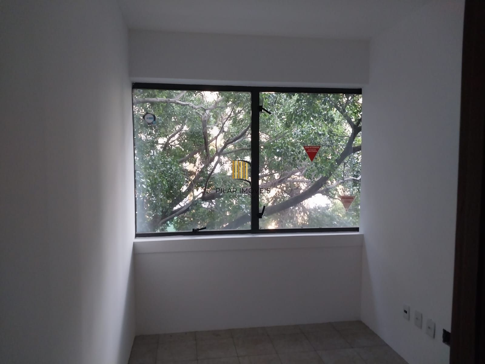 Excelente Conjunto Comercial com BOX, Zona dos Tribunais.