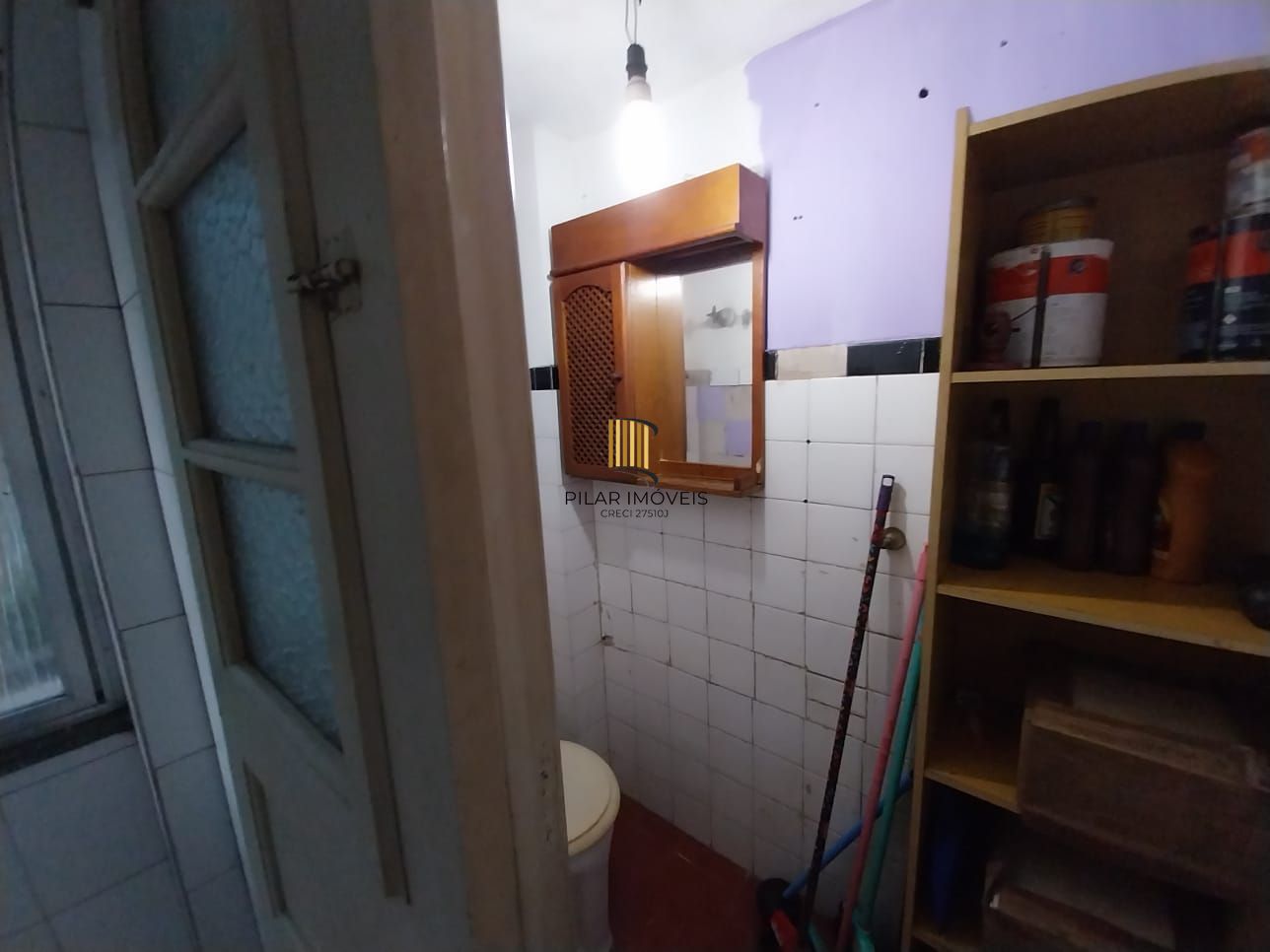 Apartamento térreo, 2 dormitórios. 2 banheiros, demais peças, Menino Deus