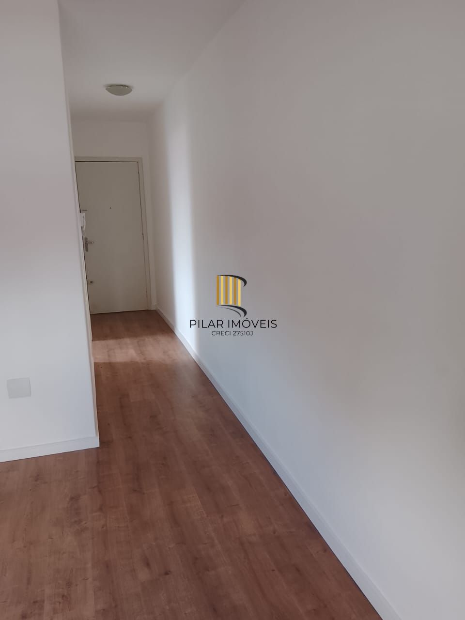 Excelente apto 2 dormitório recém reformado, vaga coberta e fechada - Vila Ipiranga