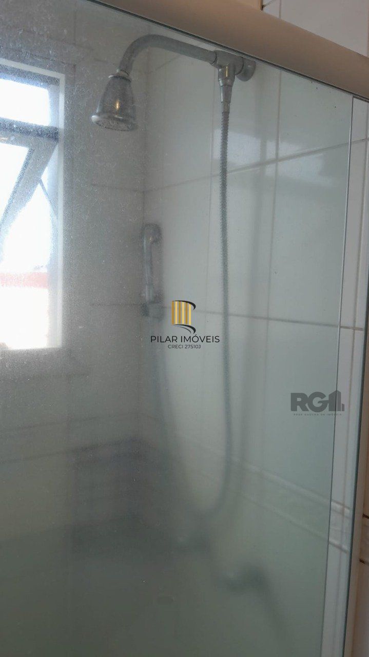 Apartamento semi- mobiliado 02 dormitórios, 01 suíte,andar alto,na Cidade Baixa