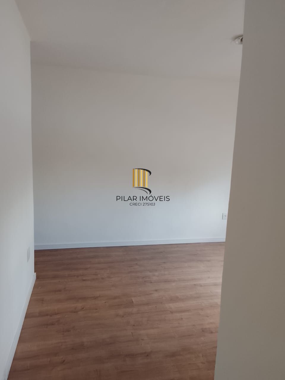 Excelente apto 2 dormitório recém reformado, vaga coberta e fechada - Vila Ipiranga