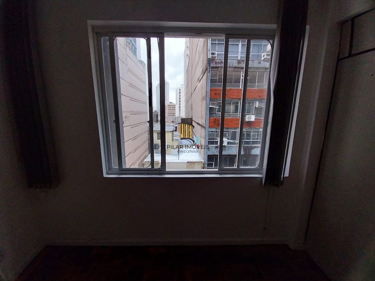 Oportunidade Sala Comercial Centro Frente andar Alto, Preço ATRATIVO.