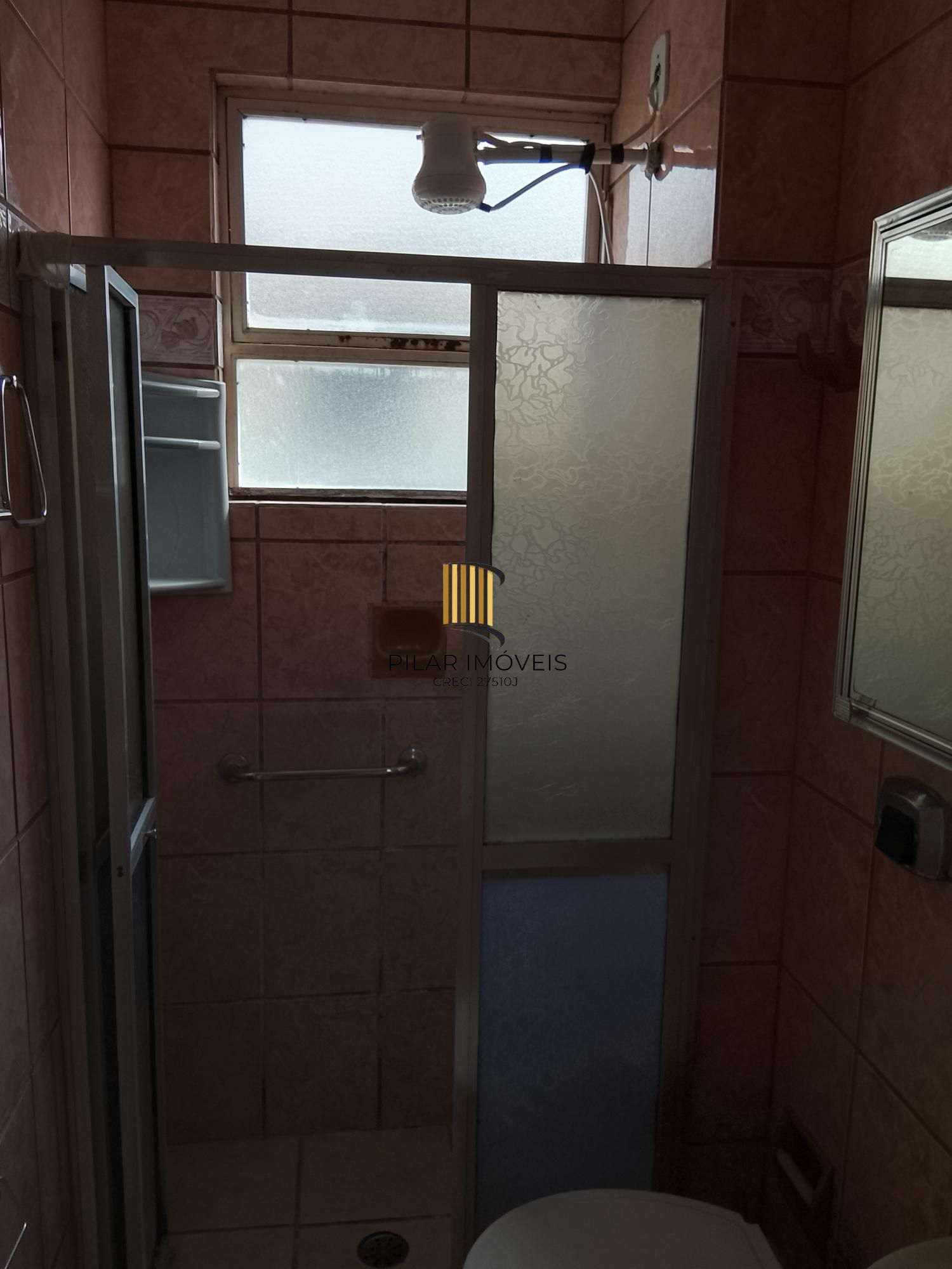 Ótimo apartamento 1D, desocupado na Medianeira, preço atrativo.