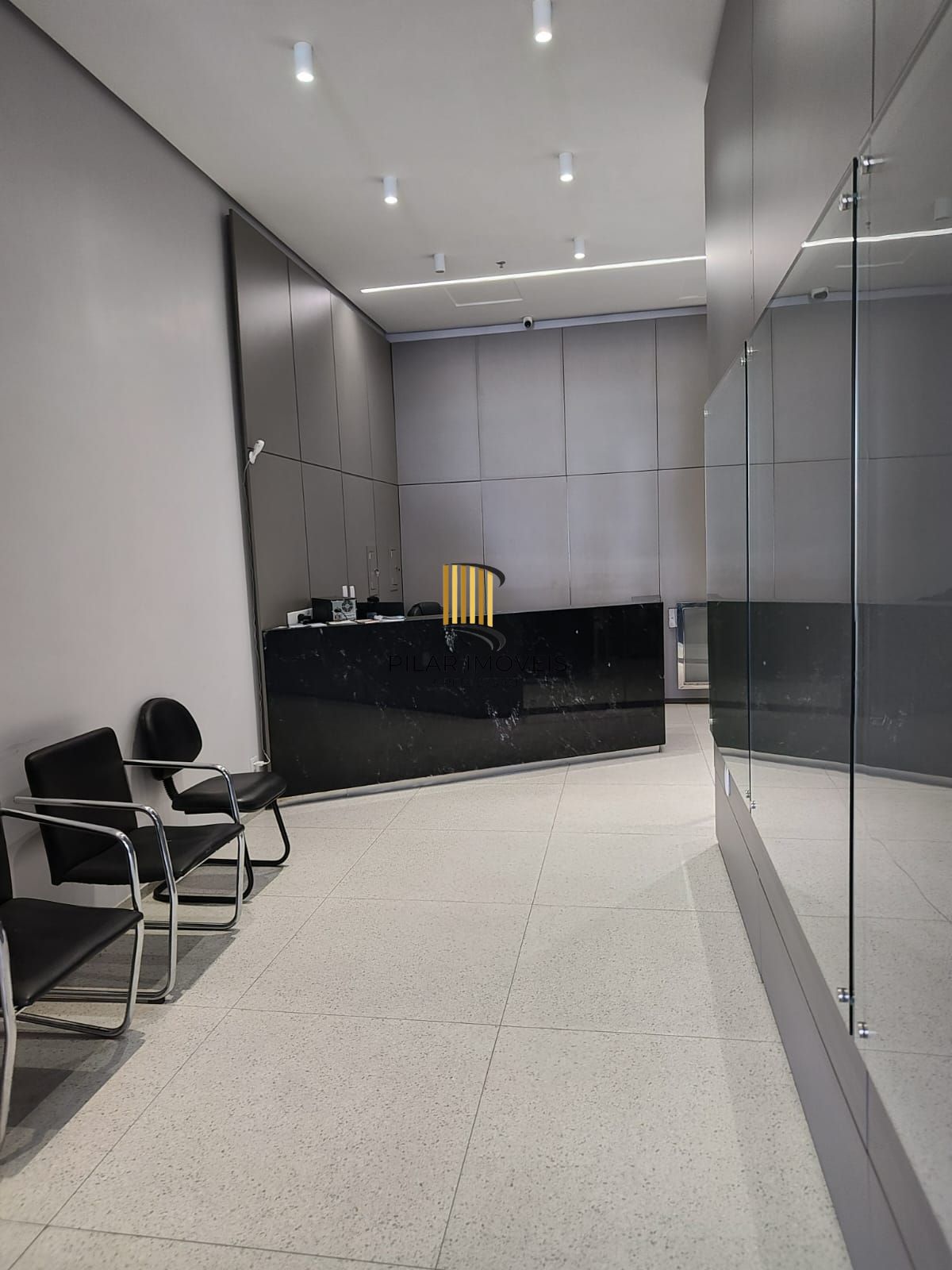 Salão comercial no bairro Menino Deus