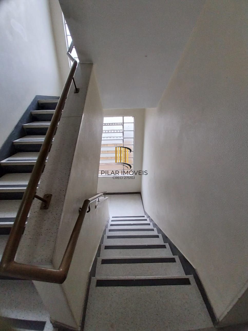 Oportunidade, excelente apartamento 3D, sacada, 2vc, Azenha/Cidade Baixa - P. Alegre