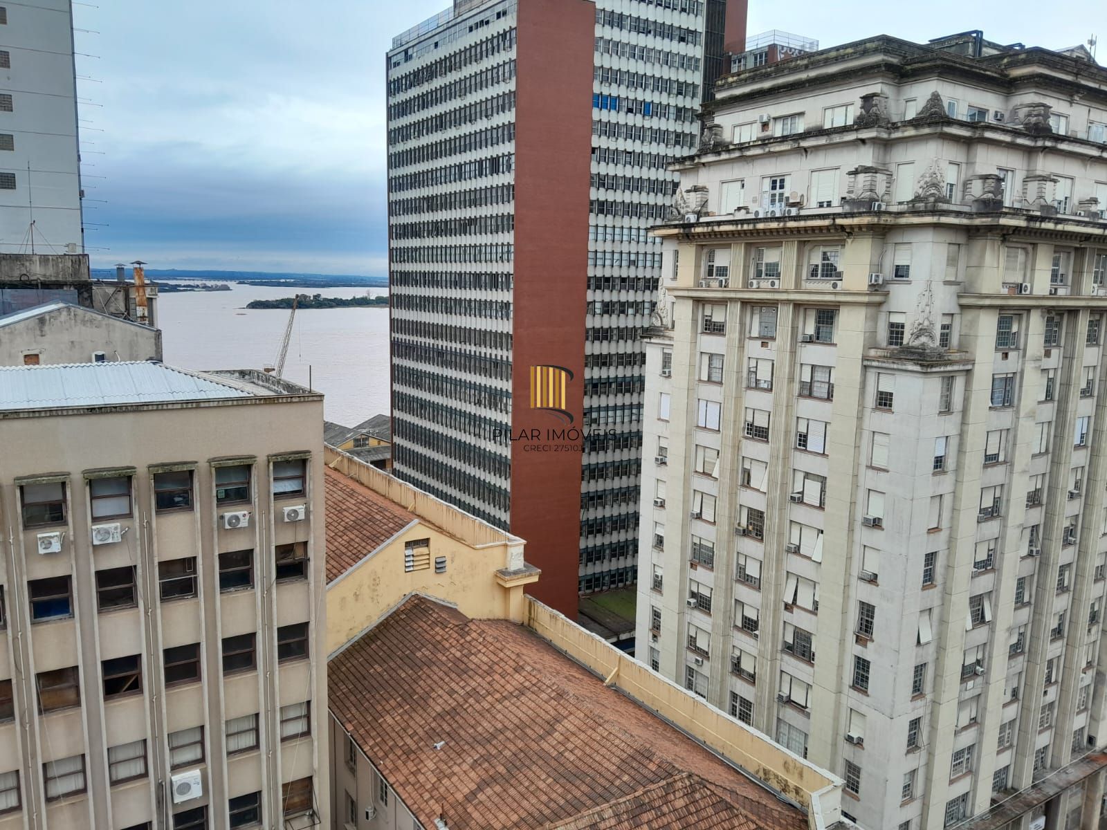 Salas com  meio andar,para empresas ou órgãos públicos com 262,41m2 ,Centro