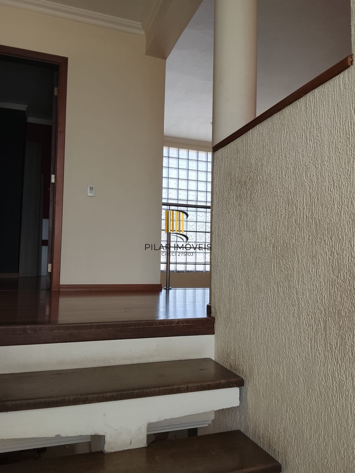 CASA / SOBRADO 5D e 10 vagas 3 Banheiros - Pátio enorme c/ Jacuzi e Pergolado - Living 3 ambientes - Sta Teresa