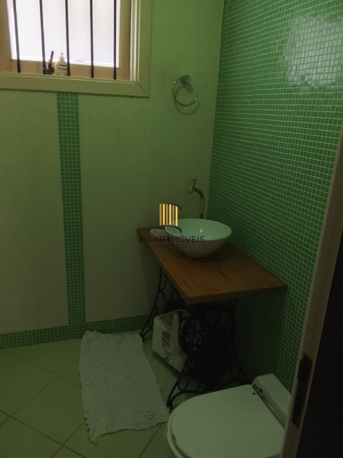 CASA / SOBRADO 5D e 10 vagas 3 Banheiros - Pátio enorme c/ Jacuzi e Pergolado - Living 3 ambientes - Sta Teresa