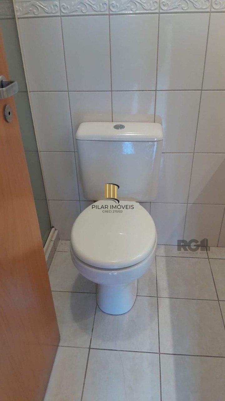 Apartamento semi- mobiliado 02 dormitórios, 01 suíte,andar alto,na Cidade Baixa