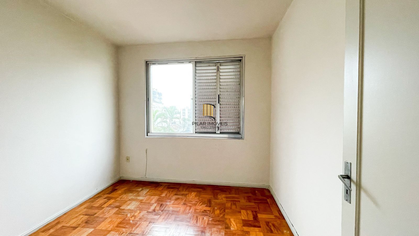 Localização e Oportunidade, apart. 2 Dorm. 2 Banh. Área de serv. Dep. ou outro quarto.