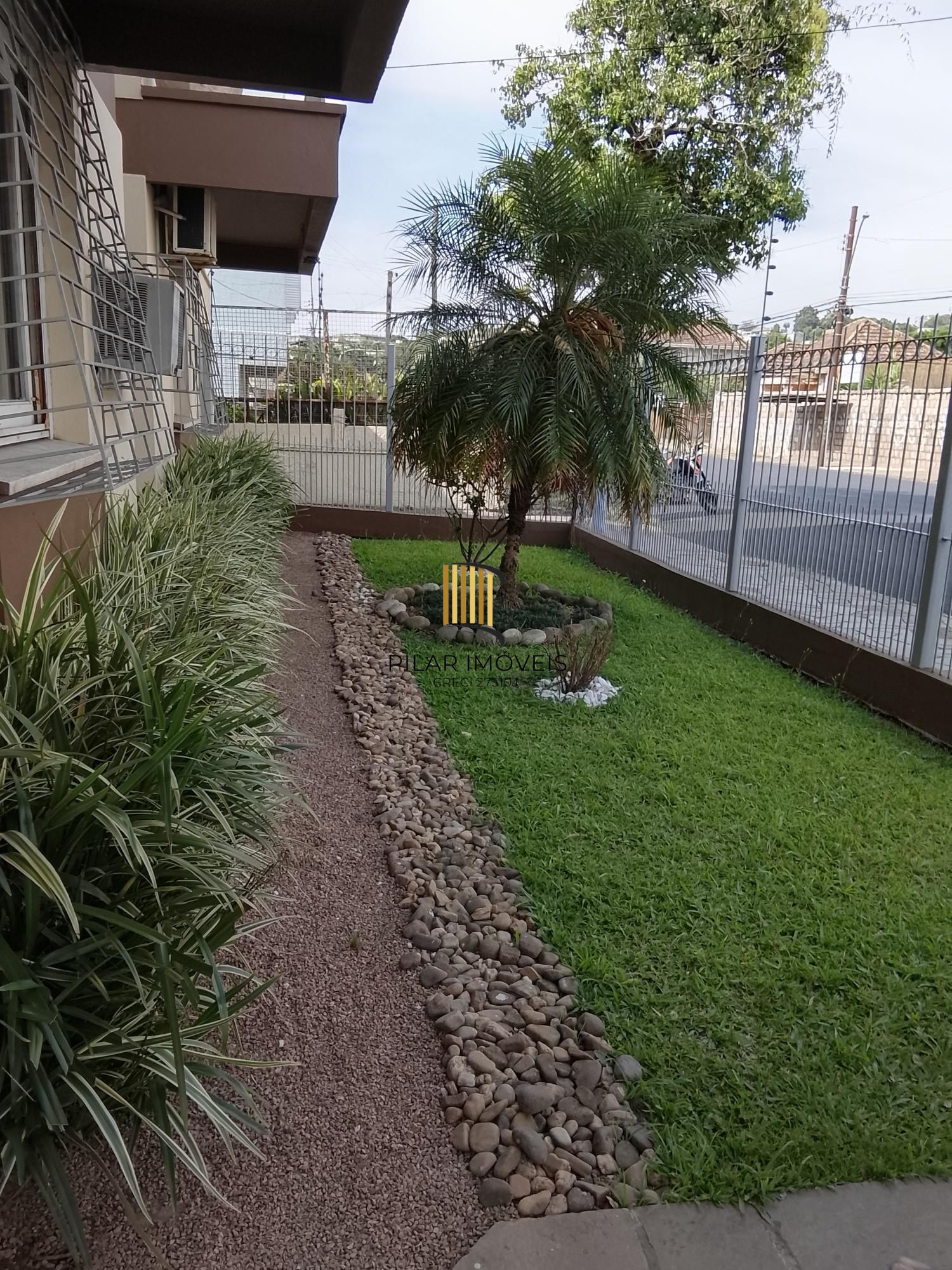 Ótimo apartamento 1D, desocupado na Medianeira, preço atrativo.