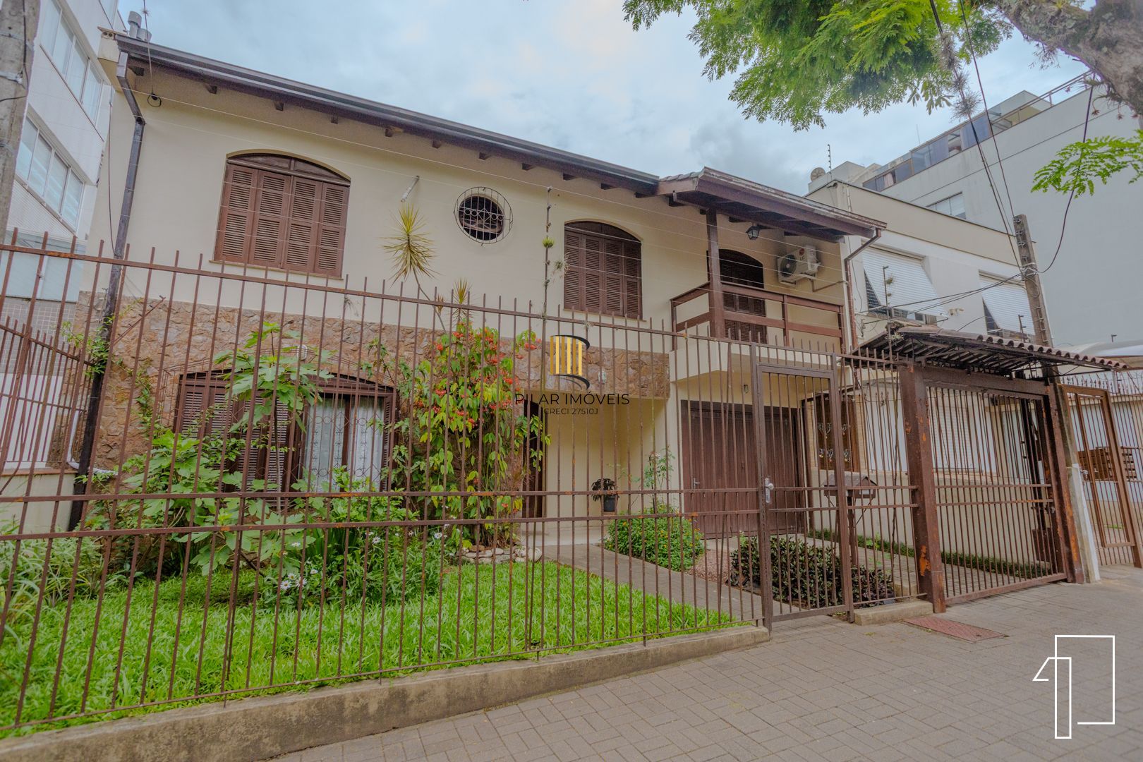 Oportunidade sobrado 2/3 pisos com 21D e 19 suítes - Jdm Botânico - P. Alegre.