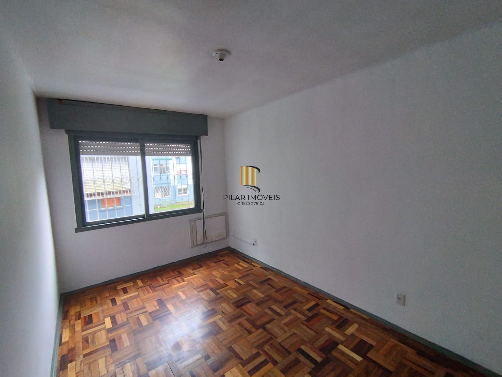 Apartamento 3D Reformado, com Box escriturado, coberto e fechado.