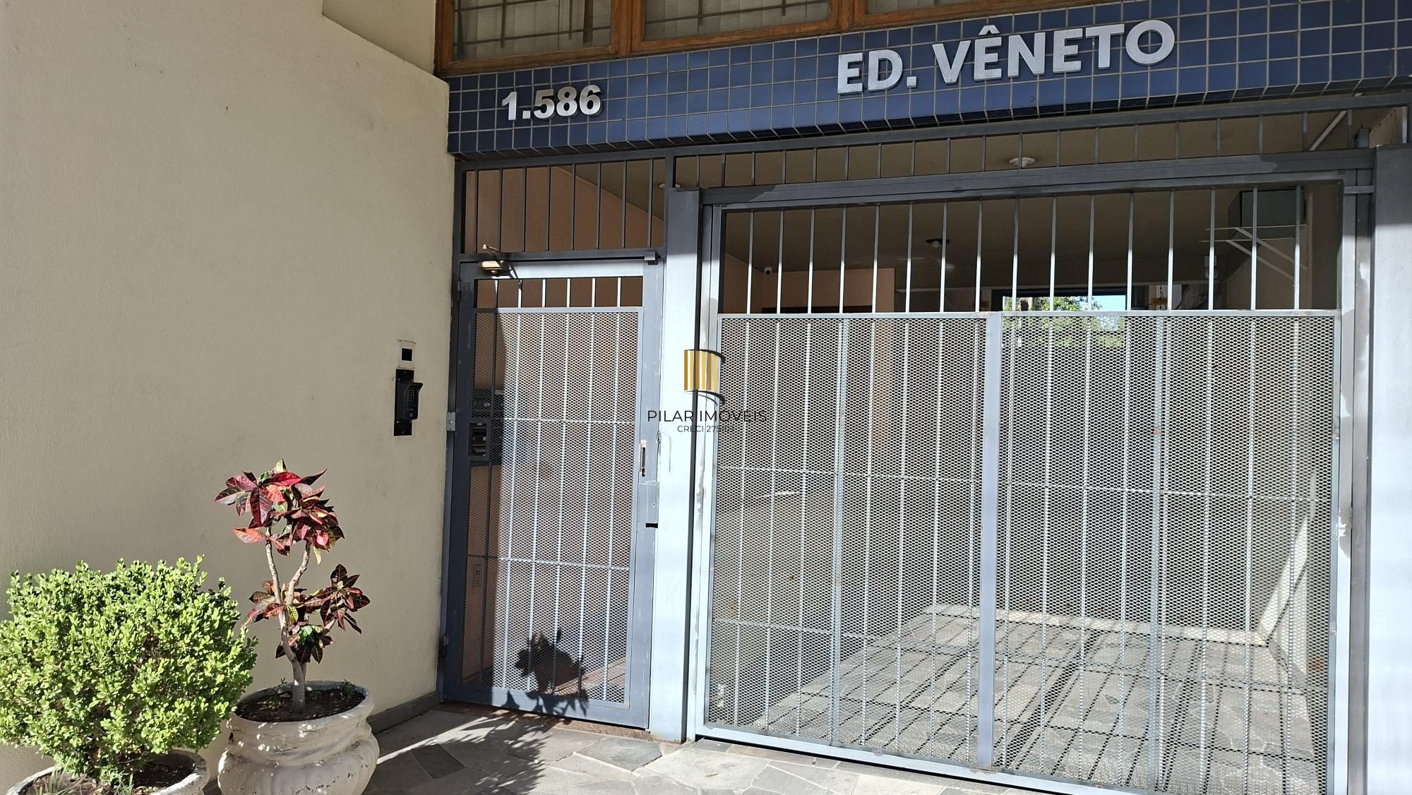 Apartamento com sacada e suite